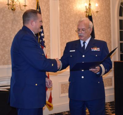 DCDR Charlie Pound presenting award to BMCS Charles Northcott
