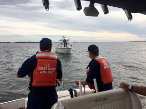 Doug Deiss, left, and Bruce White pay out line preparing for the stern tow