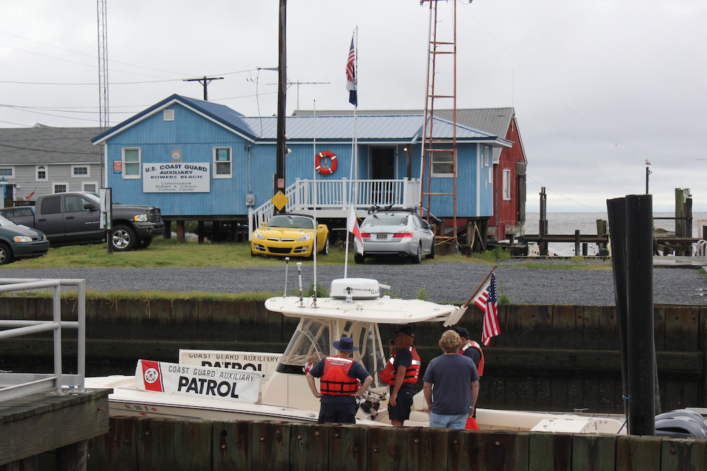 Picture of SARDET Bowers Beach, and Boat Crew preparing to get underway