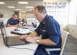 Auxiliary member using laptop computer 