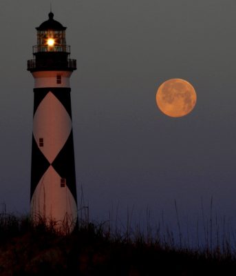 Full moon setting at Cape Lookout. Photo: Sam Bland