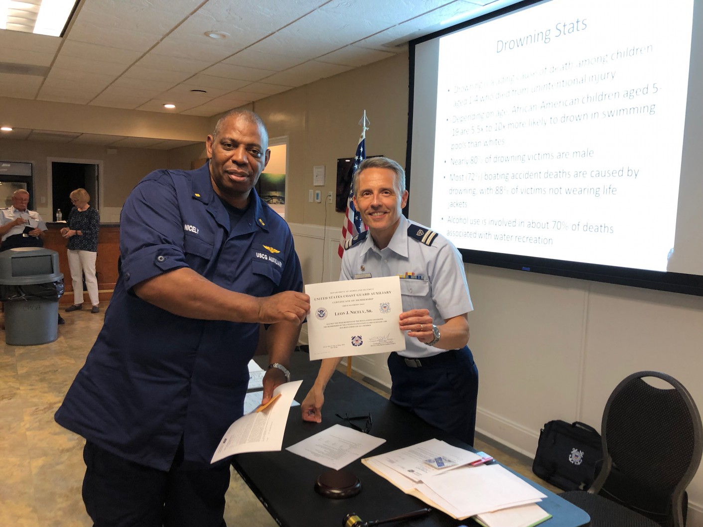 Leon Nicely Receives Member Certificate