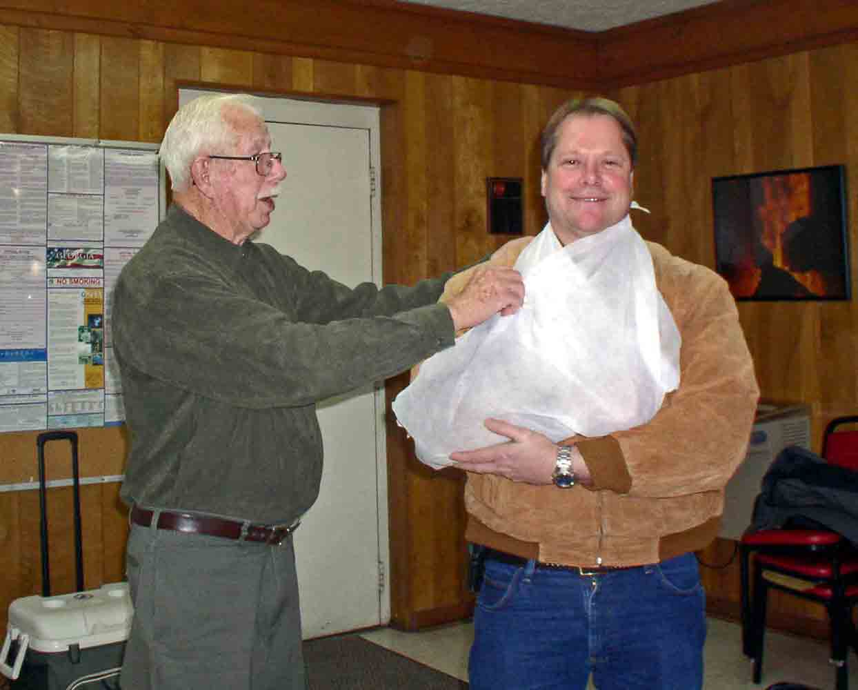 Auxiliarists practicing first aid