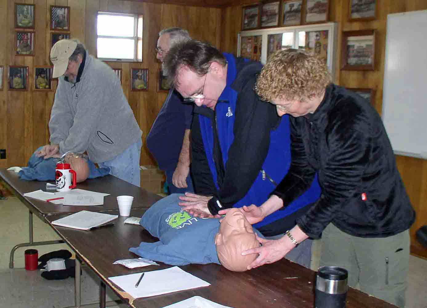 Auxiliarists practicing CPR