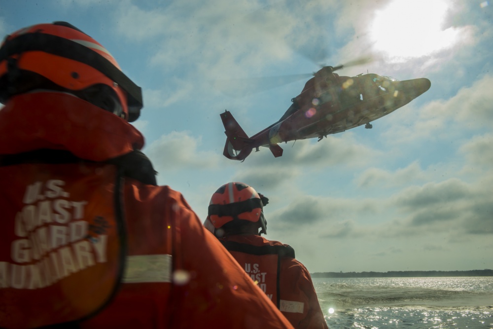 Coast Guard Auxiliary Members training in helo operations