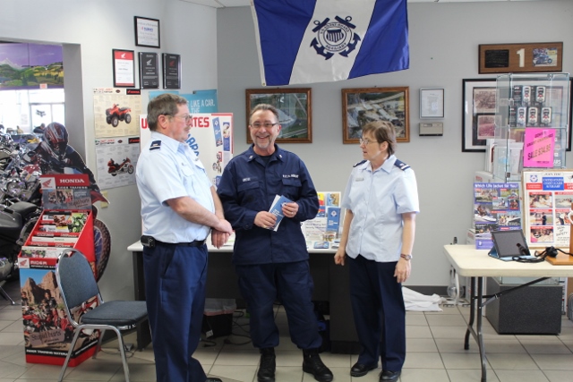 Picture of Auxiliarists at Boat Show