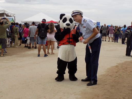 panda and officer talking