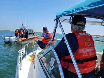 Training for towing boats with the Coast Guard and Auxiliary