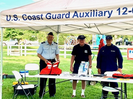 Photo of USCG Aux members at the Lewes Farm Market.