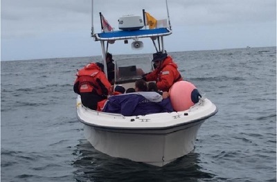 Aux vessel # 474 rescued overturned kayak